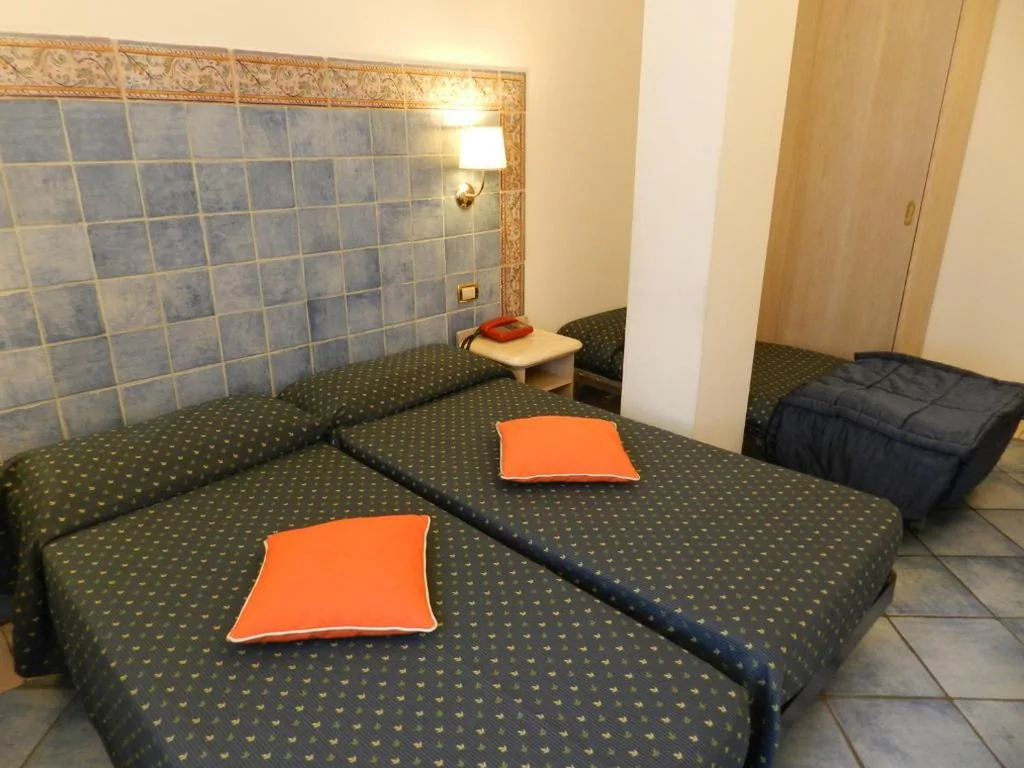 Camera Tripla — Hotel Punta Mesco