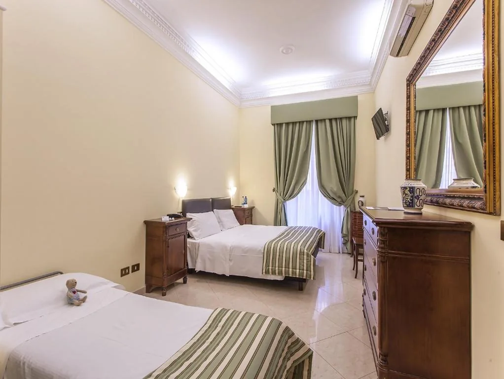 Camera Tripla — Hotel Regina Giovanna