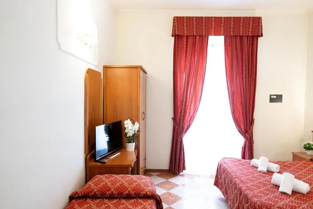Camera Tripla — Hotel RomAntica