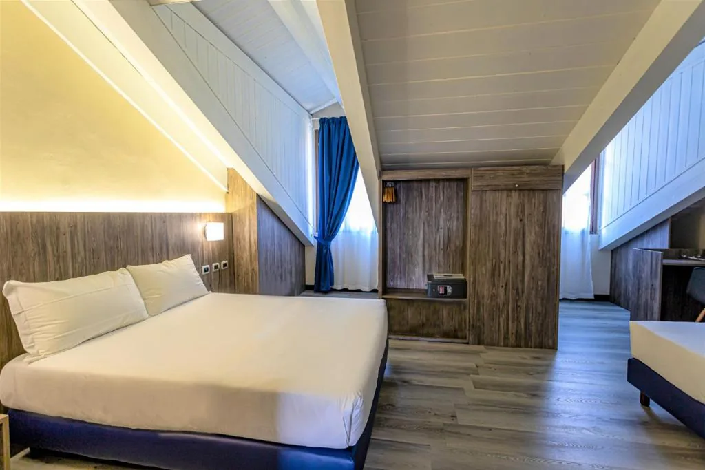 Camera Tripla — Hotel Urbani
