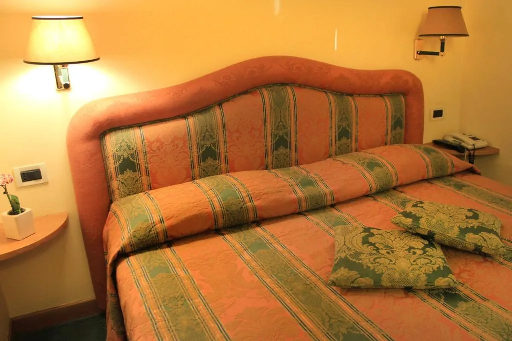 Camera Tripla — Hotel Villa Delle Rose