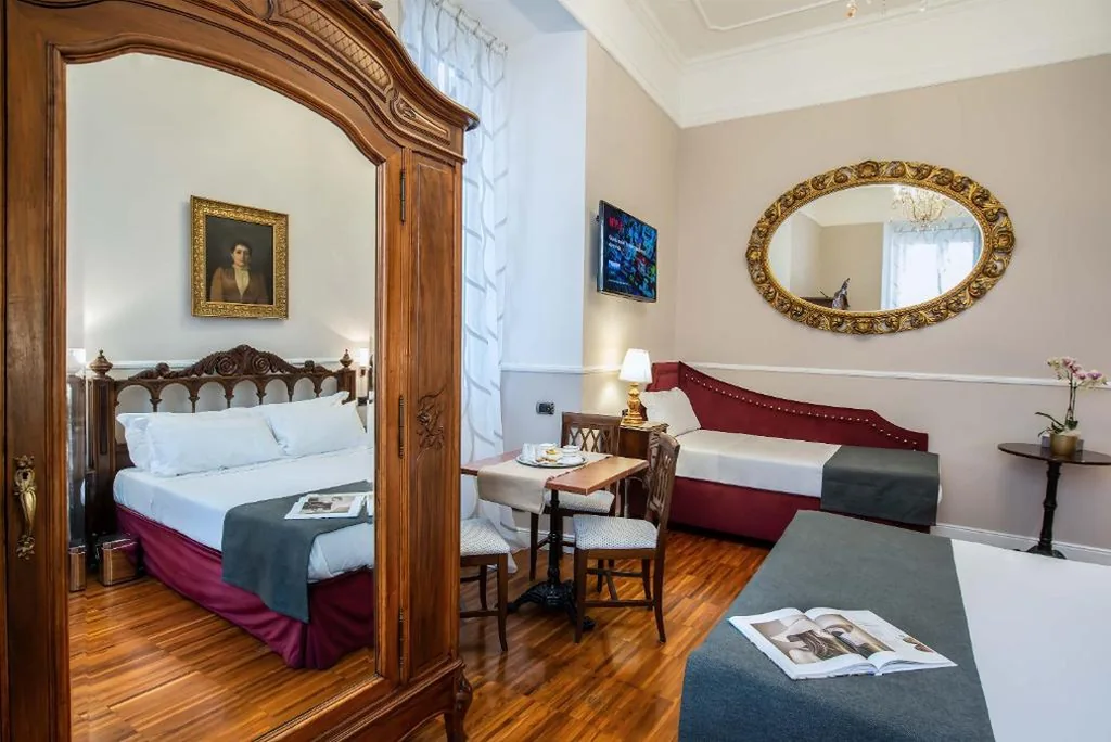 Triple Room — I TRE MOSCHETTIERI – D’ARTAGNAN Luxury Guest House