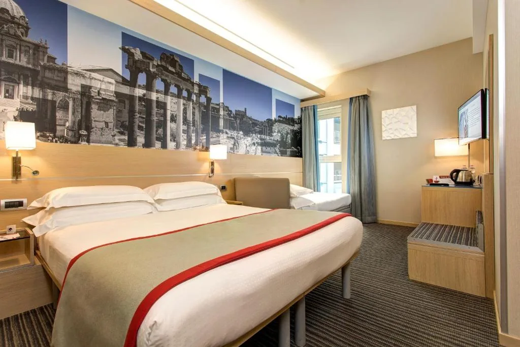 Triple Room — iQ Hotel Roma