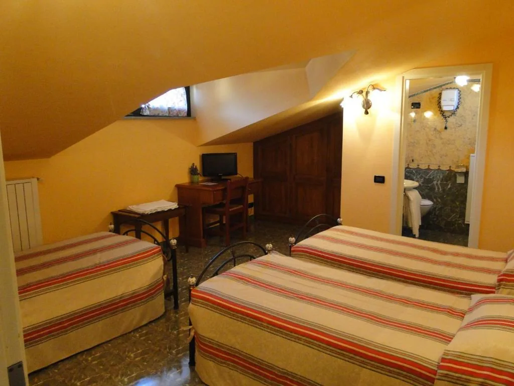 Triple Room — Le Lanterne