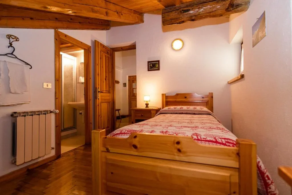 Triple Room — Lou Tsantelet
