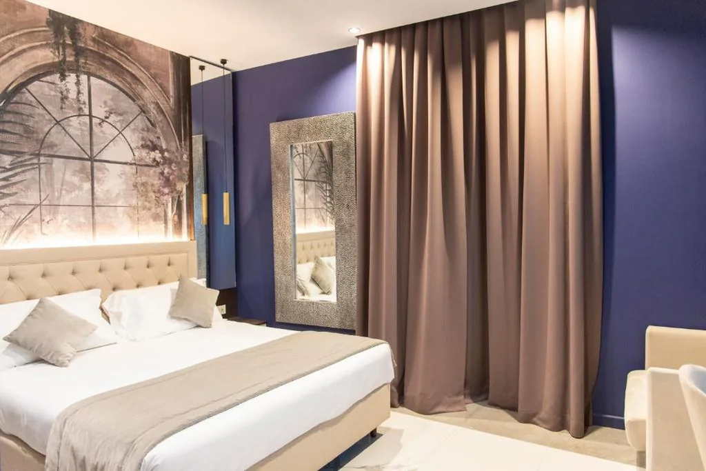 Camera Tripla Luxury — Adelaide Suite Dreams