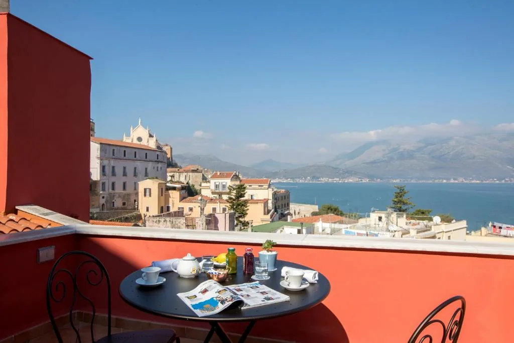 Camera Tripla Luxury — Dimora del Leone Gaeta