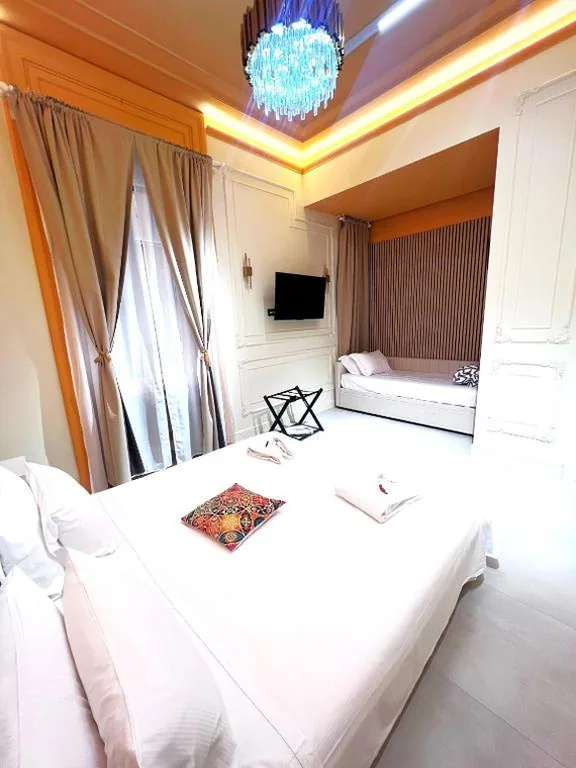 Luxury Triple Room — Mia House Prestige