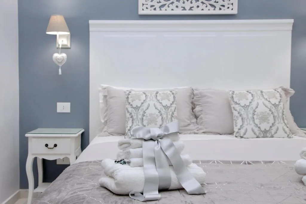 Luxury Triple Room — Roman Holiday Colosseo