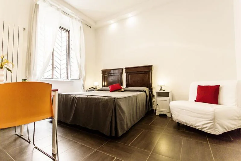 Triple Room — Maison Colosseo (Via dei Querceti 24)