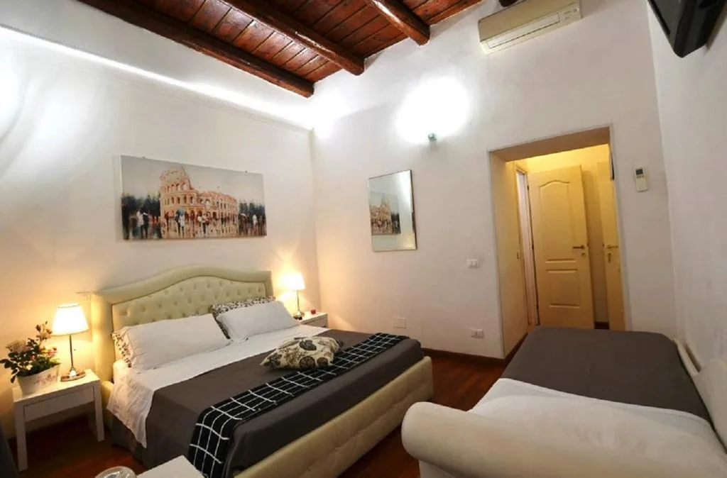 Camera Tripla — Notti A Roma