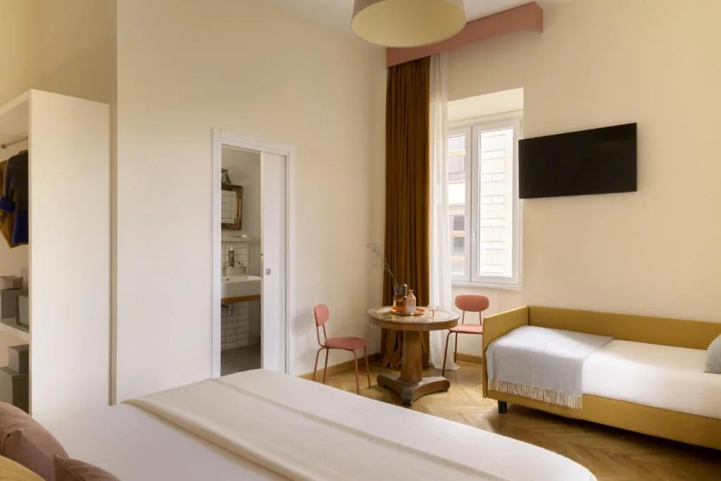 Camera Tripla — Salotto Monti