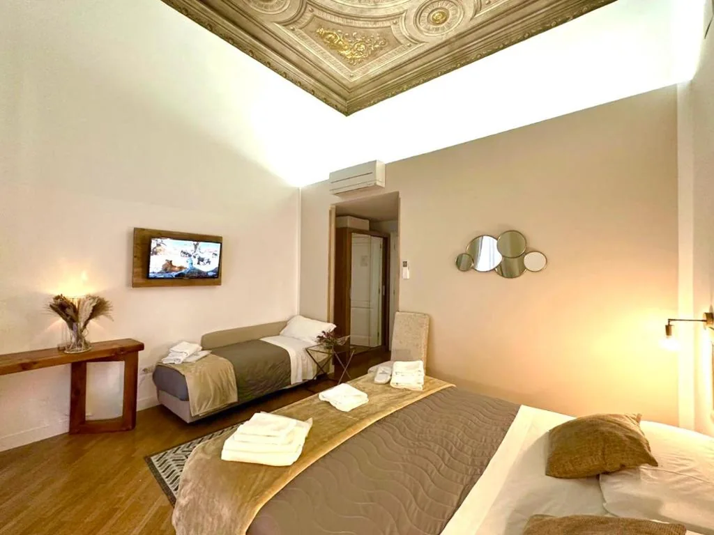 Camera Tripla — Spagna Ave