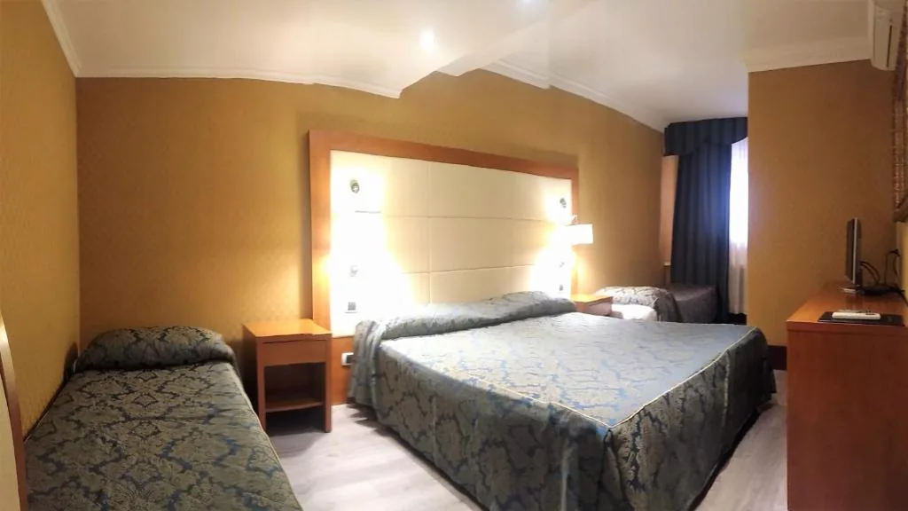 Camera Tripla Standard — 939 Hotel
