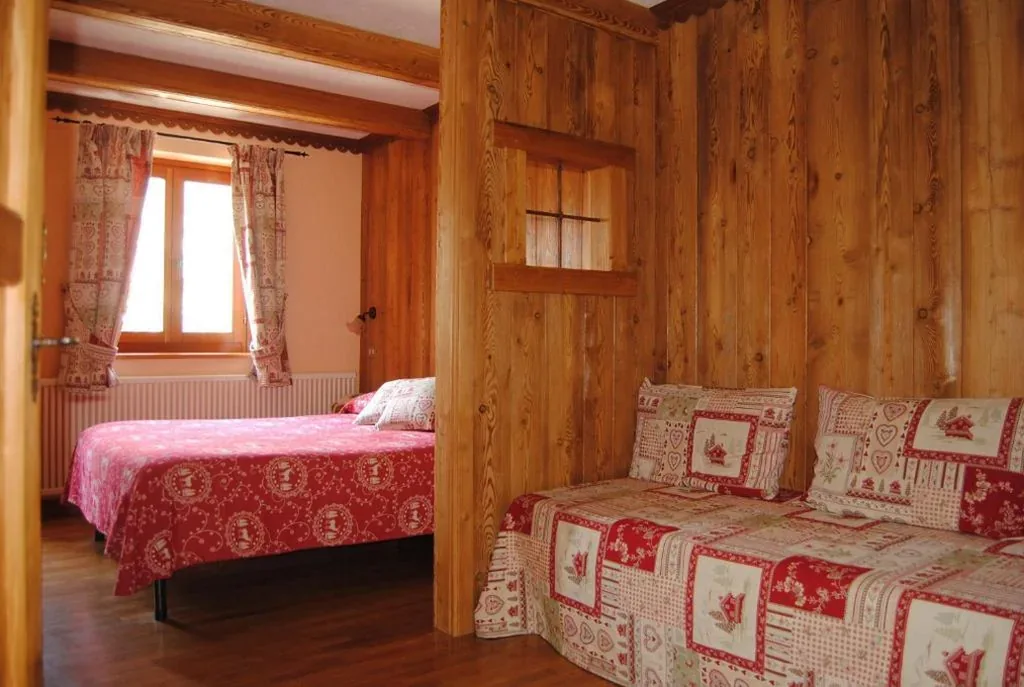 Standard Triple Room — Chalet Plan Gorret