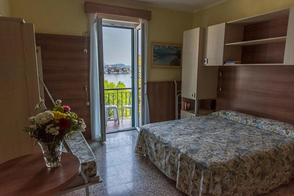 Standard Triple Room with Balcony and Lake View — Hotel Villa Ruscello