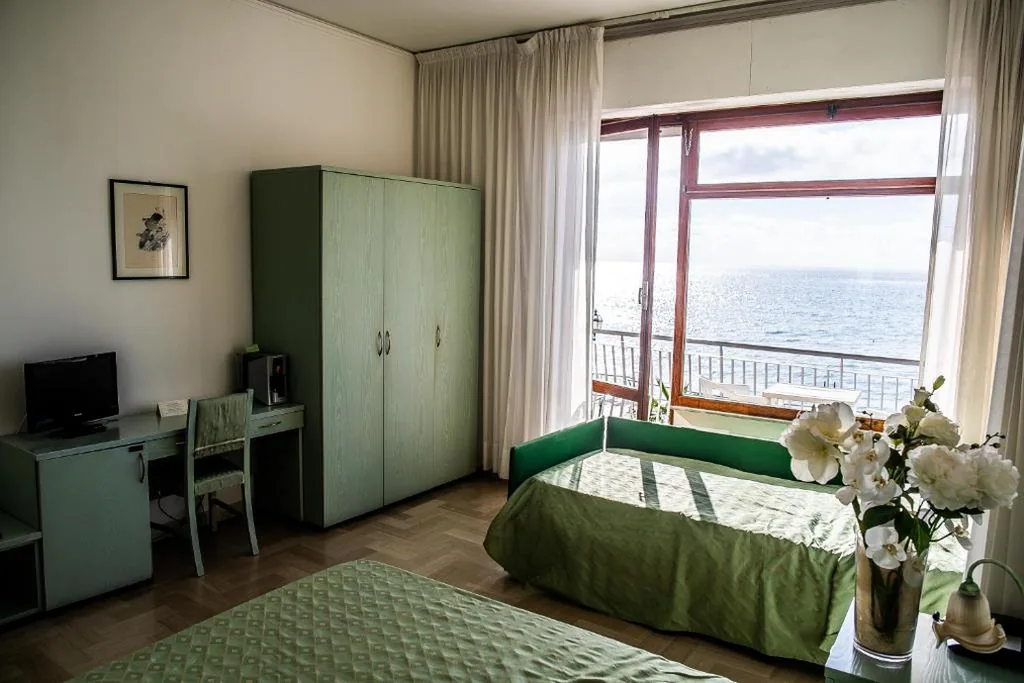 Standard Triple Room with Sea View — Hotel West End