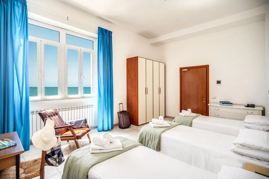 Camera Tripla Standard con Vista Mare — Villa MG Hotel