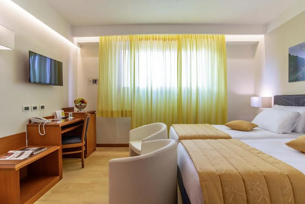 Camera Tripla Standard - Dependance — Hotel La Giocca