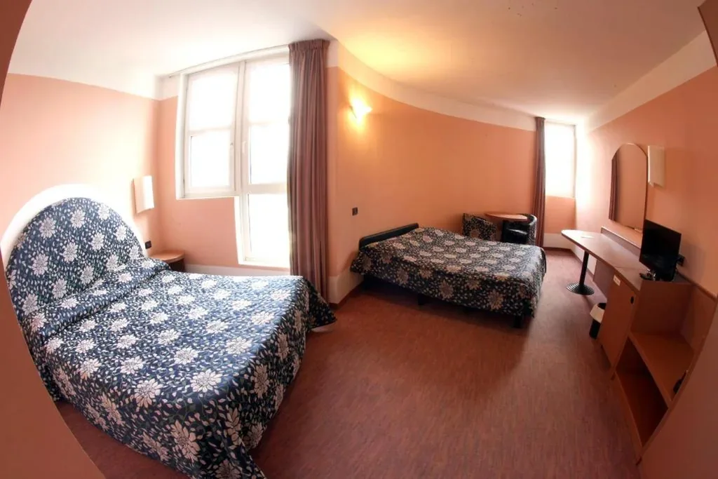 Standard Triple Room — Etoile Du Nord