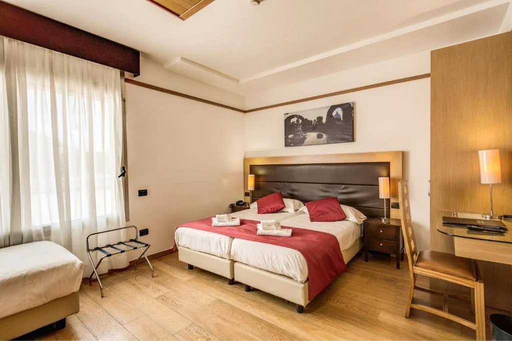 Standard Triple Room — Ginevra Palace Hotel