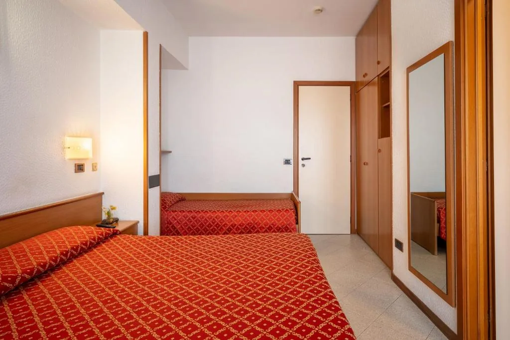Standard Triple Room — Hotel Careni Villa Italia