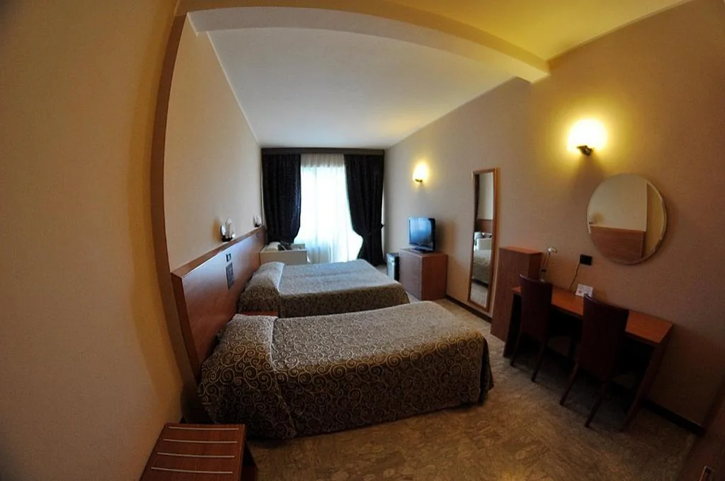 Camera Tripla Standard — Hotel Cristallo