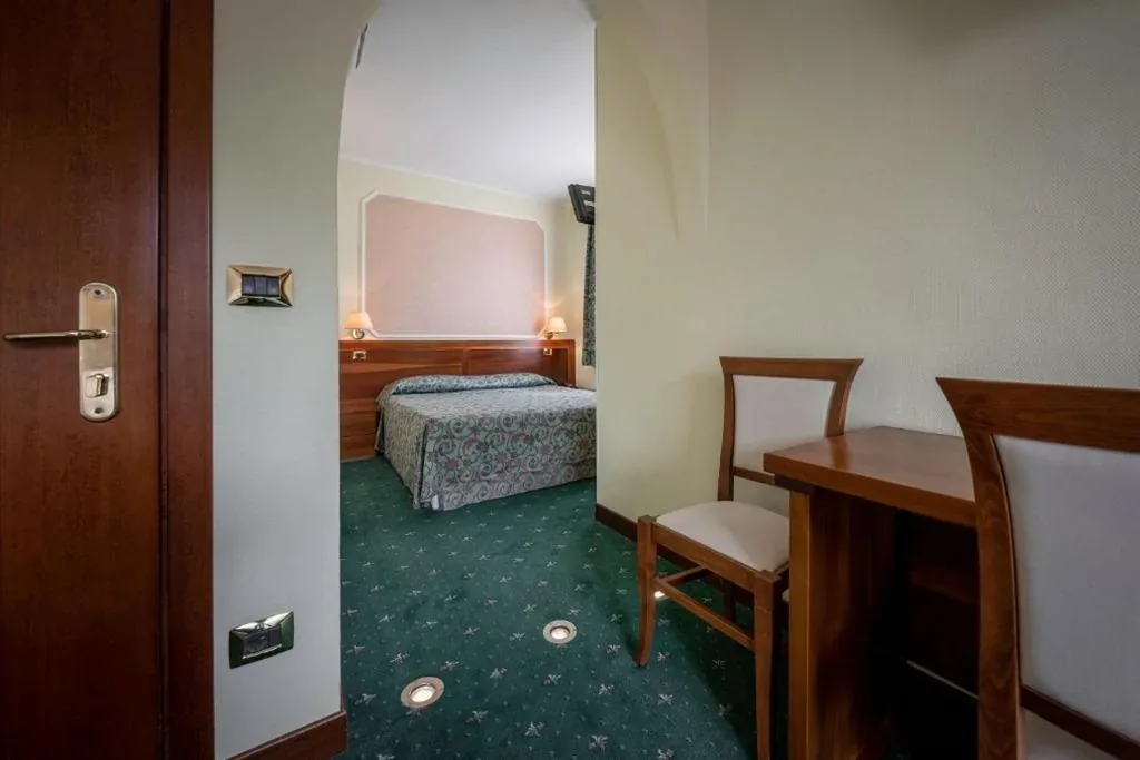 Standard Triple Room — Hotel Elena