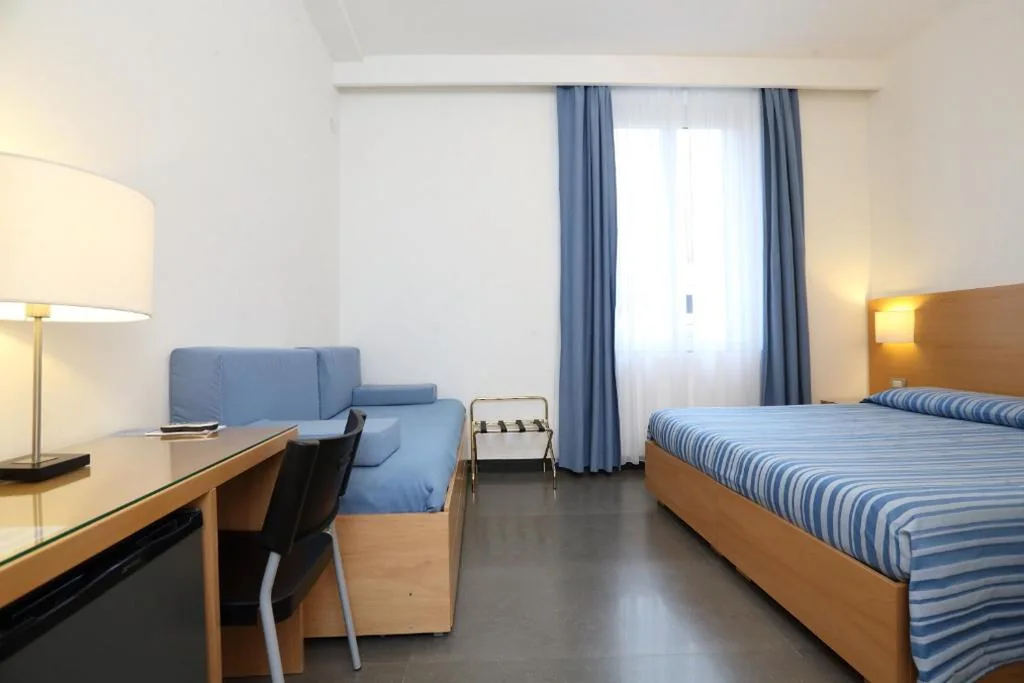 Standard Triple Room — Hotel Genova