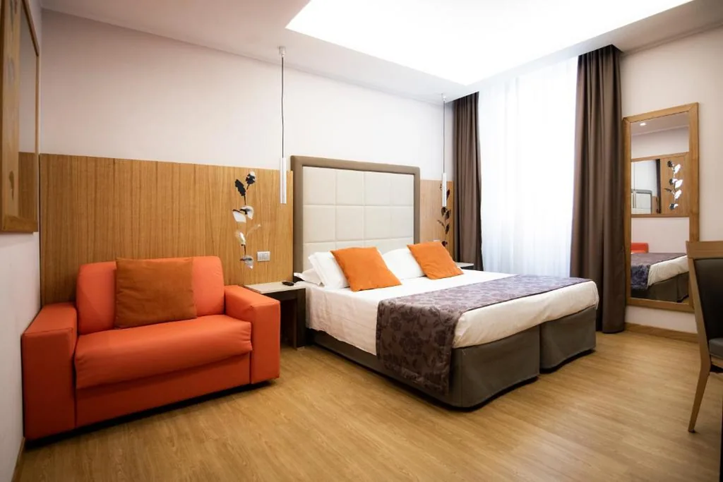 Standard Triple Room — Hotel Giolli Nazionale