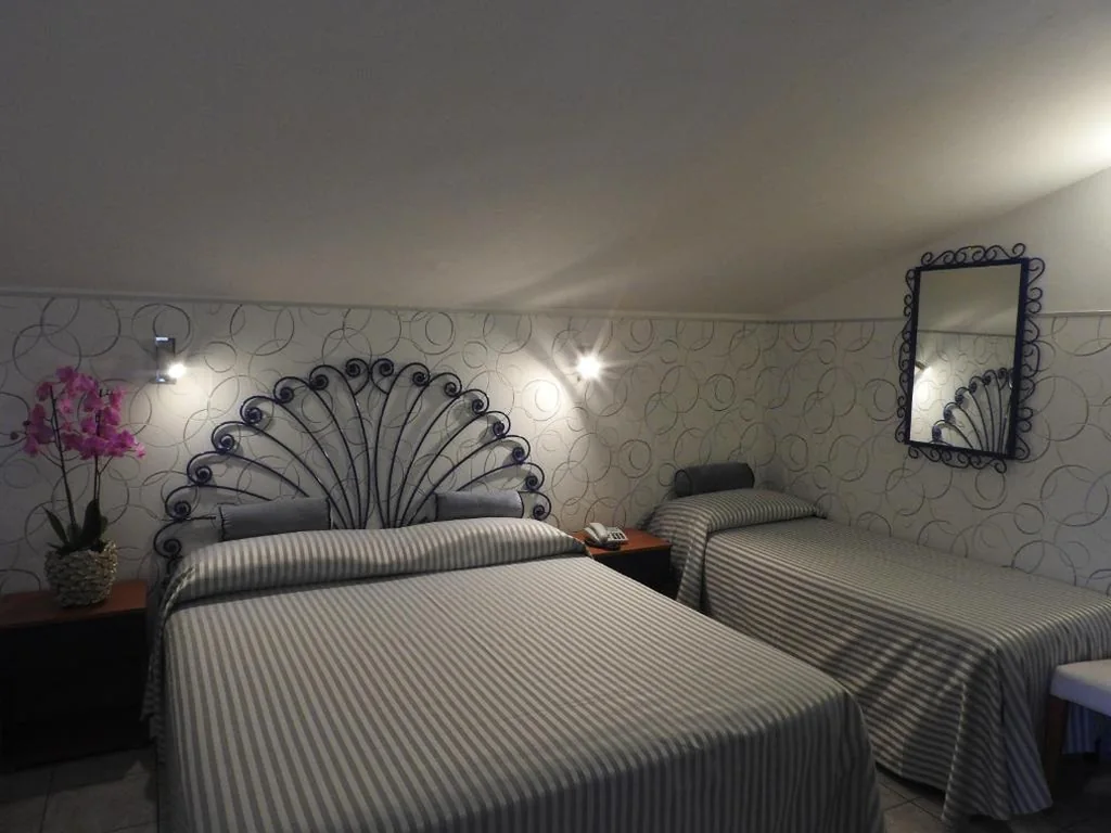 Standard Triple Room — Hotel Il Gioiello