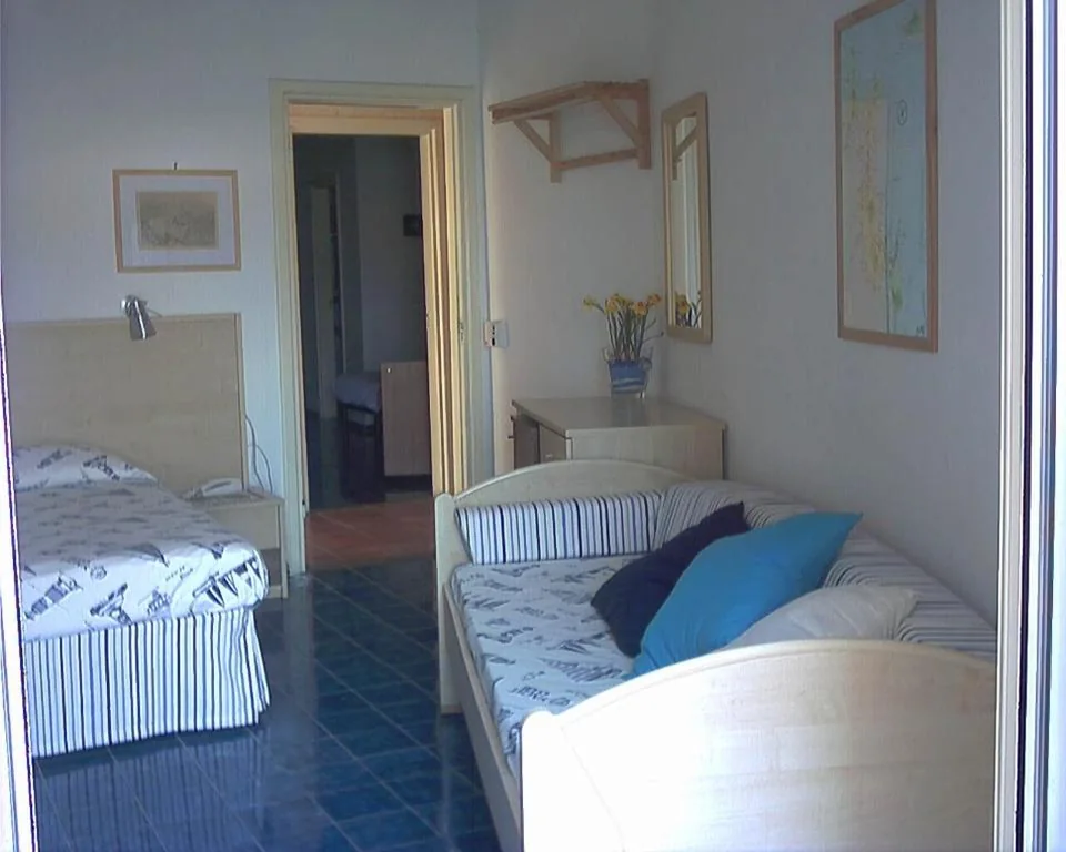 Camera Tripla Standard — Hotel La Baia