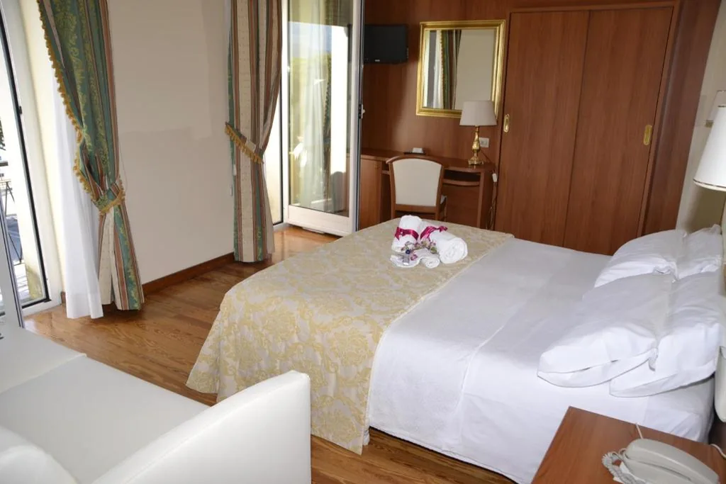 Camera Tripla Standard — Hotel Milan Speranza Au Lac