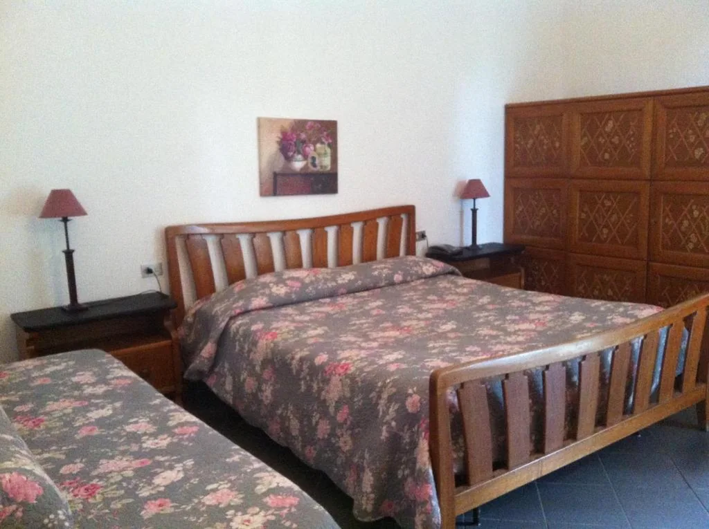 Camera Tripla Standard — Hotel Pensione Moderna