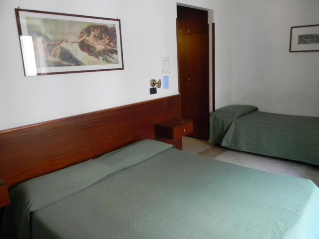Standard Triple Room — Hotel Primavera