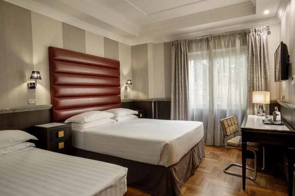 Standard Triple Room — Hotel Royal Court