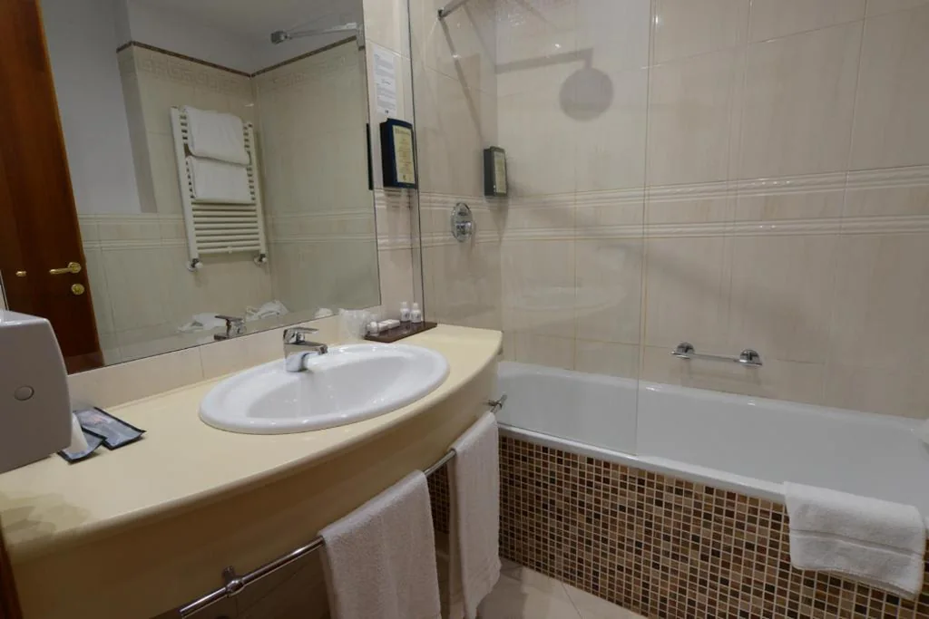 Triple Standard Room — Hotel The Brand