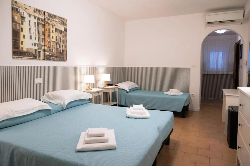 Camera Tripla Standard — Hotel Villa Adriana