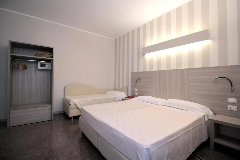 Camera Tripla Standard — Hotel Vittoria