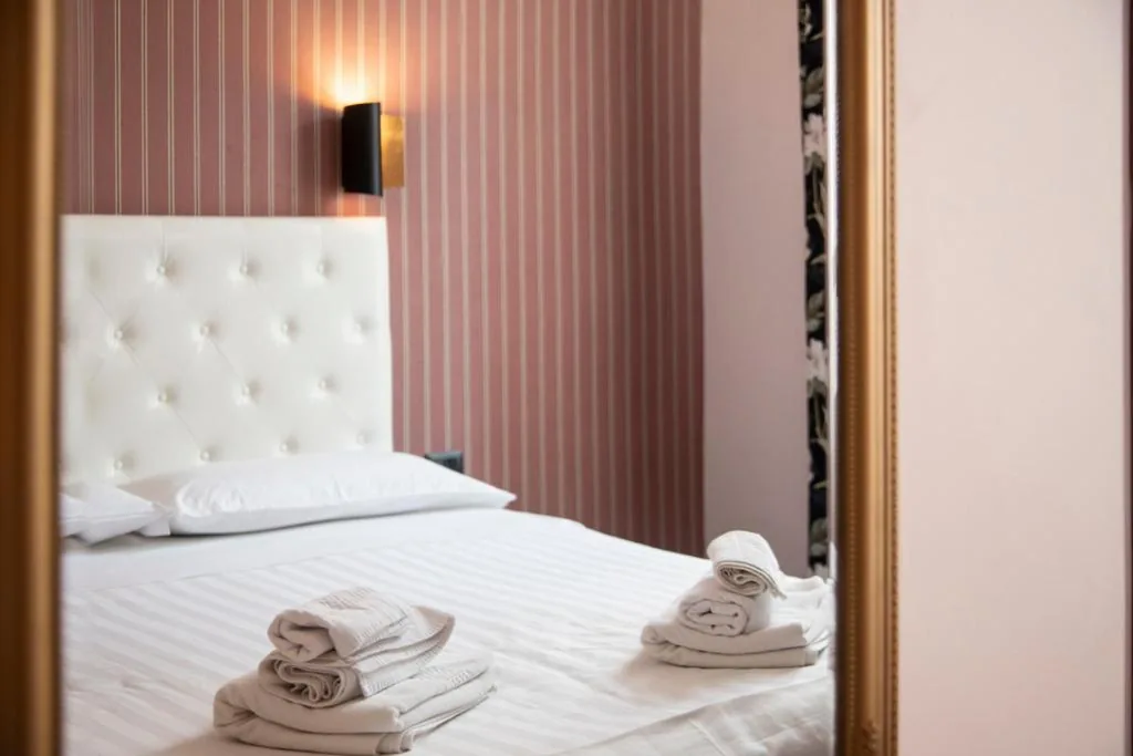 Camera Tripla Standard — La Grande Bellezza Guest House Rome