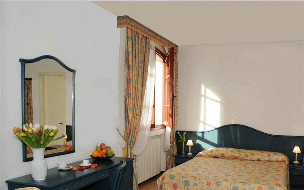 Camera Tripla Standard — Locanda Azzurra Hotel Sanremo