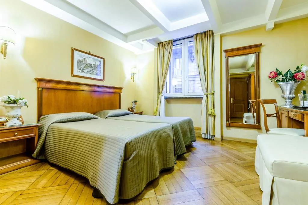 Camera Tripla Standard — Luxury Rooms H 2000 Roma