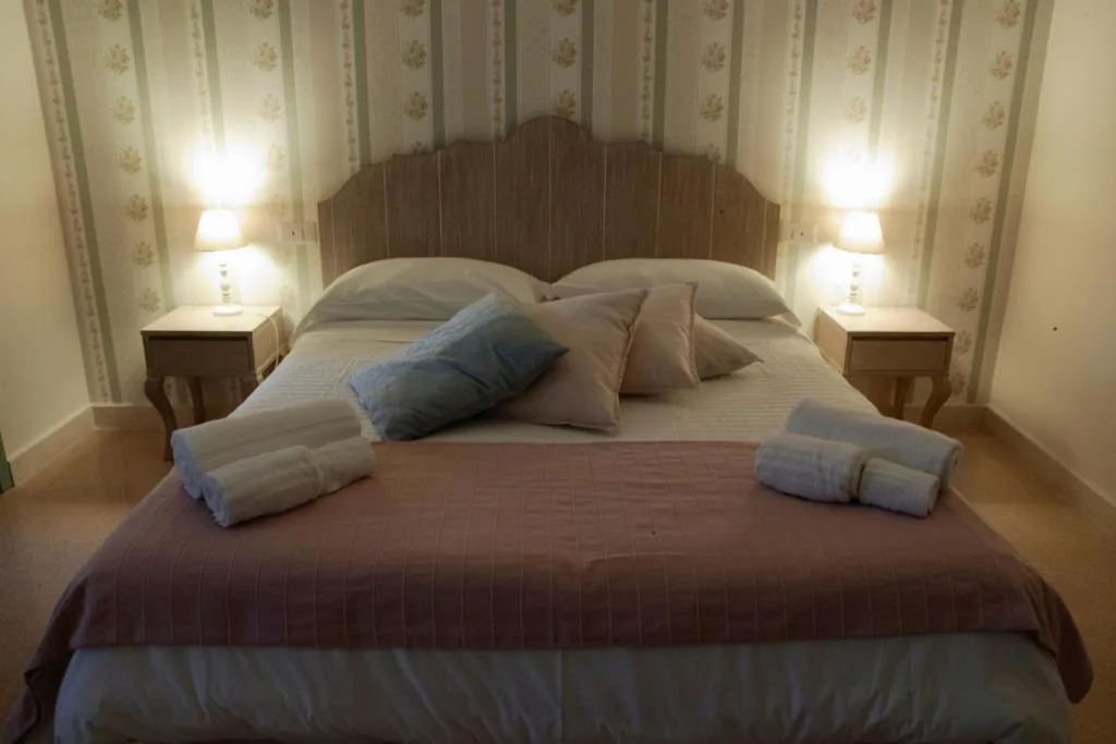 Camera Tripla Standard — PALAZZO ALESSANDRINI GUEST HOUSE