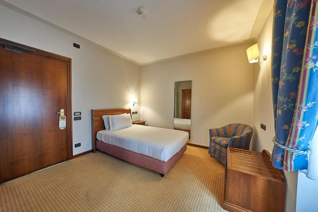 Standard Triple Room — Relais Santo Stefano