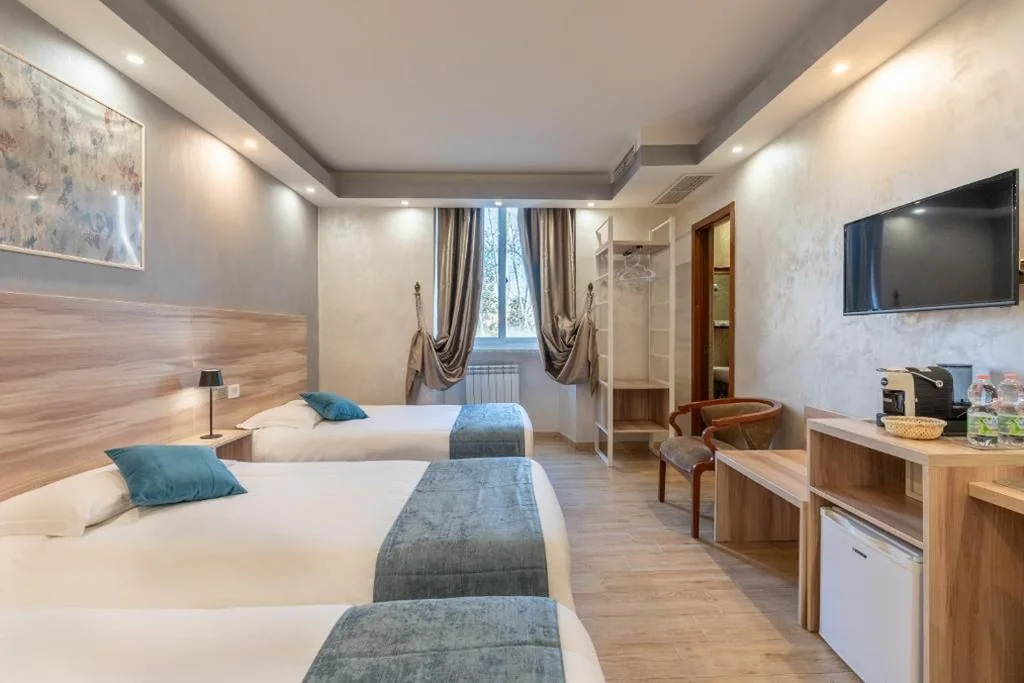 Standard Triple Room — Rome Love Hotel