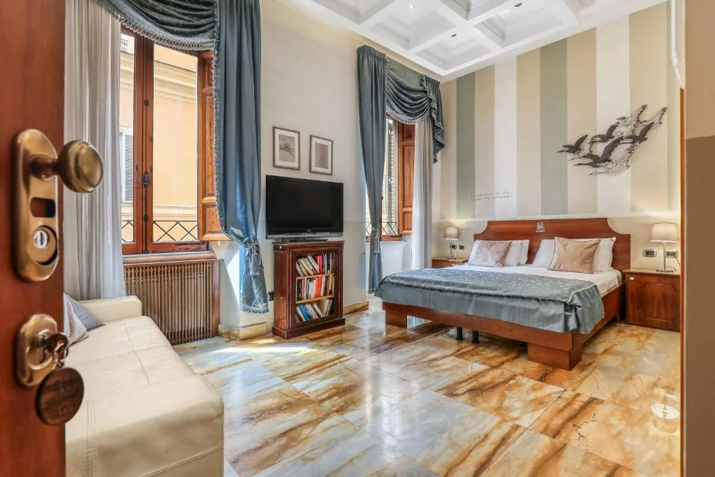 Standard Triple Room — Spagna Dream Suites