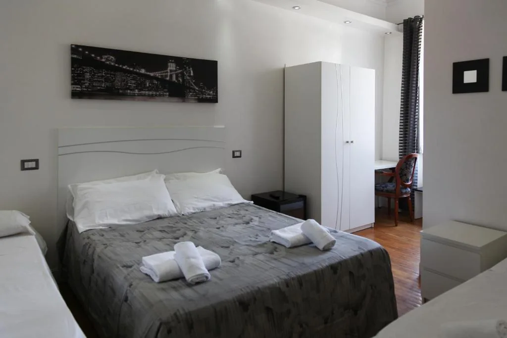 Camera Tripla Standard — Vatican Room and Kitchen
