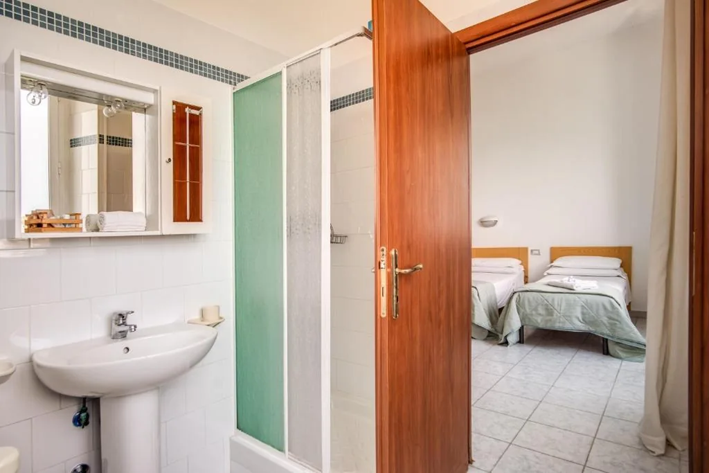 Camera Tripla Standard — Villa MG Hotel