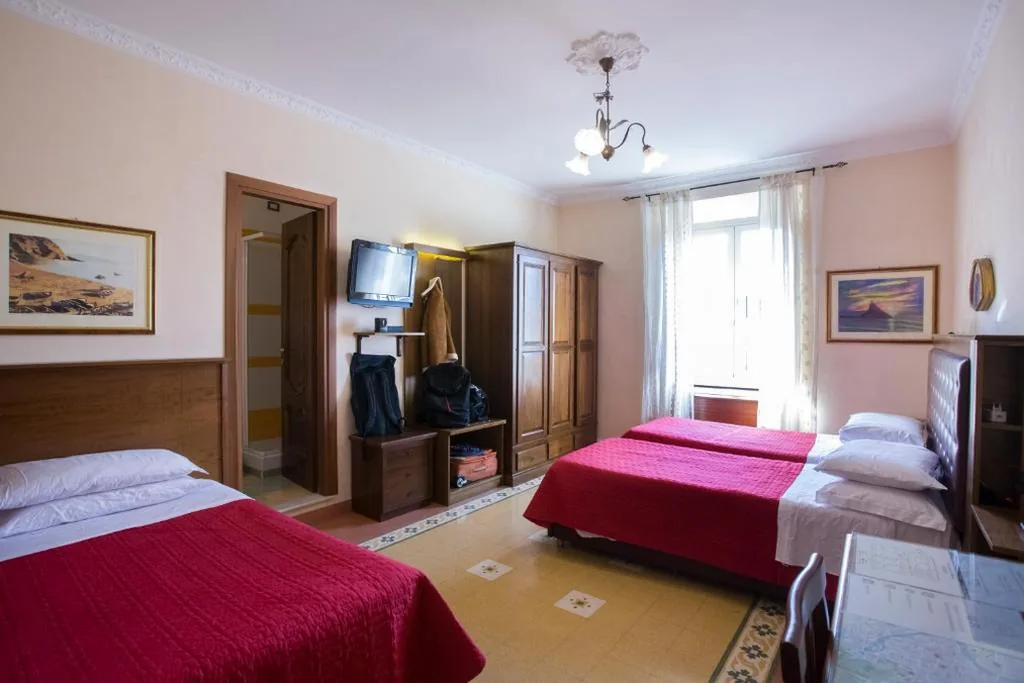 Camera Tripla Superior — Anthony Guesthouse