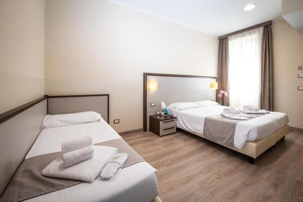 Camera Tripla Superior con Balcone — Hotel Rosa